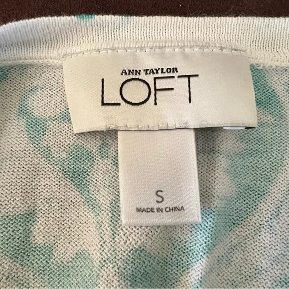 𝅺ann Taylor LOFT teal & white detailed button up sweater, S, floral pineapples. - Picture 11 of 13